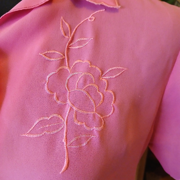 80s Vintage Rose Embroidered Blouse Scalloped Hem Bubblegum Pink Size S Coquette - Picture 9 of 14